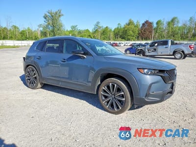Czwarte zdjęcie samochodu z boku: 2024 MAZDA CX-50 PREMIUM PLUS VIN:7MMVABEM5RN161180 - miniatura