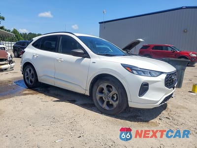 Czwarte zdjęcie samochodu z boku: 2023 FORD ESCAPE ST LINE VIN:1FMCU0MN9PUA25677 - miniatura