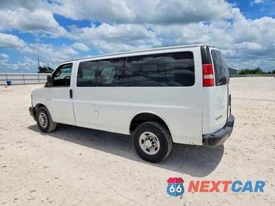 Drugie zdjęcie samochodu z przodu: 2017 CHEVROLET EXPRESS G2500 VIN:1GCWGAFF3H1272538 - miniatura