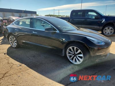 Czwarte zdjęcie samochodu z boku: 2018 TESLA MODEL 3 VIN:5YJ3E1EB0JF135058 - miniatura