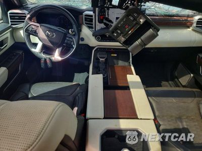 Zdjęcie 8 z 13 samochodu: 2023 TOYOTA TUNDRA CREWMAX CAPSTONE VIN:5TFVC5DBXPX023891 - miniatura