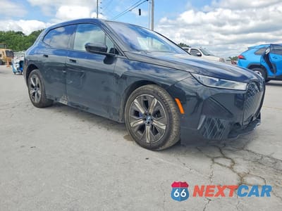 Czwarte zdjęcie samochodu z boku: 2024 BMW IX XDRIVE50 VIN:WB523CF05RCR52749 - miniatura