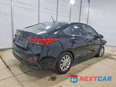 Trzecie zdjęcie samochodu z tyłu: 2019 HYUNDAI ACCENT SEL VIN:3KPC24A32KE051033 - miniatura
