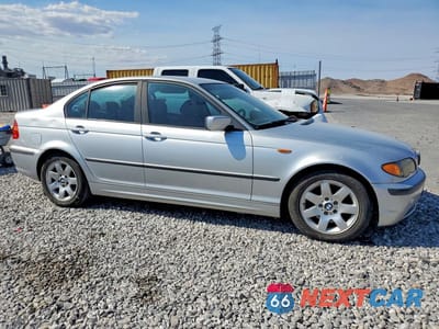 Czwarte zdjęcie samochodu z boku: 2004 BMW 325 I VIN:WBAEV33404KR32424 - miniatura