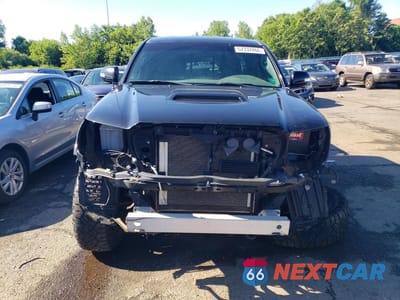 Piąte zdjęcie samochodu w środku: 2015 TOYOTA TACOMA V6 VIN:5TFUU4EN3FX132879 - miniatura