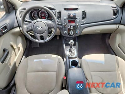 Zdjęcie 8 z 12 samochodu: 2013 KIA FORTE LX VIN:KNAFT4A20D5690654 - miniatura