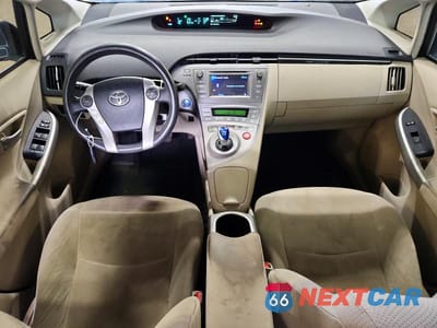 Zdjęcie 8 z 12 samochodu: 2014 TOYOTA PRIUS TWO VIN:JTDKN3DU1E1752140 - miniatura