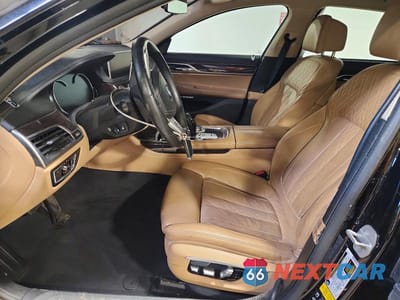 Zdjęcie 7 z 12 samochodu: 2016 BMW 750 XI VIN:WBA7F2C51GG418551 - miniatura