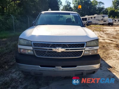 Piąte zdjęcie samochodu w środku: 2005 CHEVROLET SILVERADO C2500 HEAVY DUTY VIN:1GBHC24U85E295270 - miniatura