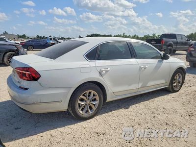 Trzecie zdjęcie samochodu z tyłu: 2017 VOLKSWAGEN PASSAT S VIN:1VWAT7A33HC085632 - miniatura