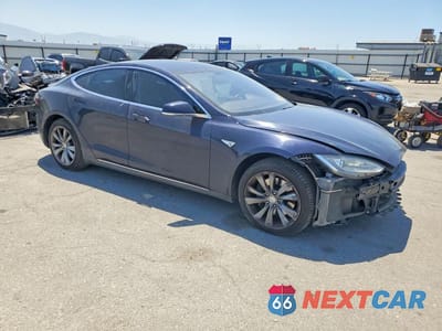 Czwarte zdjęcie samochodu z boku: 2014 TESLA MODEL S VIN:5YJSA1H15EFP51905 - miniatura