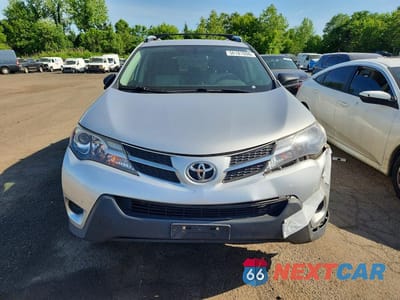 Piąte zdjęcie samochodu w środku: 2015 TOYOTA RAV4 LE VIN:JTMBFREV0FD152393 - miniatura