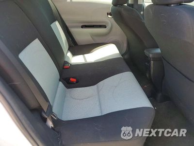 Zdjęcie 10 z 13 samochodu: 2013 TOYOTA PRIUS C TWO VIN:JTDKDTB35D1541051 - miniatura