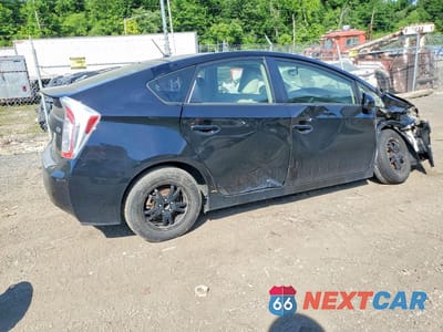 Trzecie zdjęcie samochodu z tyłu: 2014 TOYOTA PRIUS TWO VIN:JTDKN3DU6E0381241 - miniatura