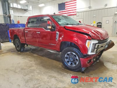 Czwarte zdjęcie samochodu z boku: 2019 FORD F350 SUPER DUTY VIN:1FT8W3BT8KEF13402 - miniatura