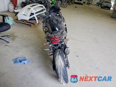 Czwarte zdjęcie samochodu z boku: 2018 KAWASAKI EX400 VIN:JKAEXKH14JDA08636 - miniatura