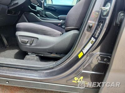 Zdjęcie 13 z 14 samochodu: 2023 TOYOTA HIGHLANDER LE VIN:5TDKDRAH6PS013865 - miniatura