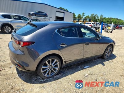 Trzecie zdjęcie samochodu z tyłu: 2022 MAZDA 3 PREFERRED VIN:JM1BPBLL9N1514484 - miniatura