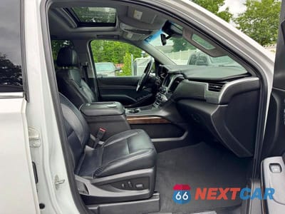 Zdjęcie 8 z 12 samochodu: 2019 CHEVROLET SUBURBAN K1500 LT VIN:1GNSKHKC1KR273818 - miniatura