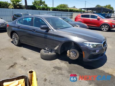Czwarte zdjęcie samochodu z boku: 2019 BMW 530XE VIN:WBAJB1C50KB376391 - miniatura