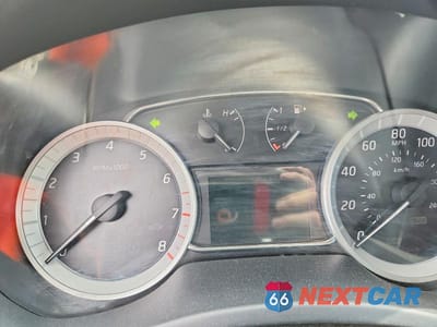 Zdjęcie 9 z 12 samochodu: 2015 NISSAN SENTRA SR VIN:3N1AB7AP9FY353860 - miniatura