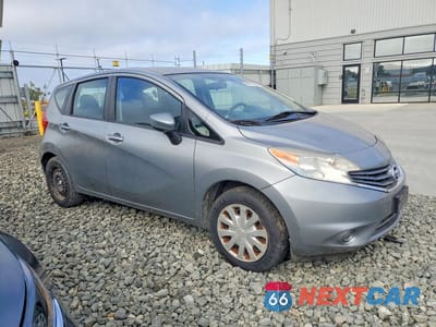 Czwarte zdjęcie samochodu z boku: 2015 NISSAN VERSA NOTE SV VIN:3N1CE2CP3FL421907 - miniatura