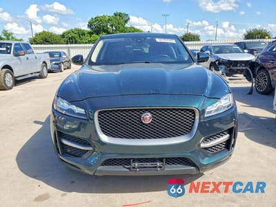 Piąte zdjęcie samochodu w środku: 2017 JAGUAR F-PACE R - SPORT VIN:SADCL2BV7HA085292 - miniatura