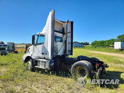 Trzecie zdjęcie samochodu z tyłu: 2016 VOLVO VNL SEMI TRUCK VIN:4V4N39TG2GN965499 - miniatura