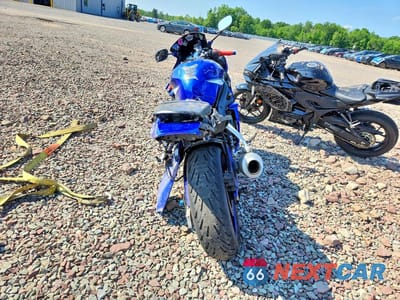 Czwarte zdjęcie samochodu z boku: 2004 YAMAHA YZF-R6L VIN:JYARJ06E44A017239 - miniatura