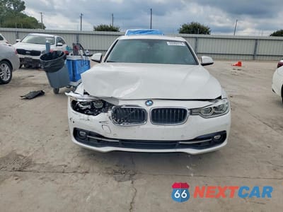 Piąte zdjęcie samochodu w środku: 2018 BMW 330 I VIN:WBA8B9C5XJEE82473 - miniatura