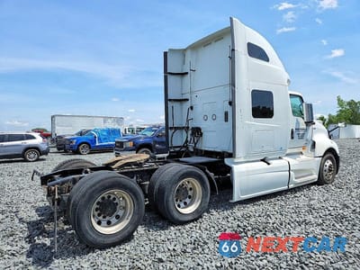 Czwarte zdjęcie samochodu z boku: 2019 INTERNATIONAL LT625 SEMI TRUCK VIN:3HSDZTZR2KN649519 - miniatura