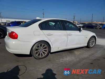 Trzecie zdjęcie samochodu z tyłu: 2011 BMW 3-SERIES 328I 4D SED VIN:WBAPH5G54BNM80620 - miniatura