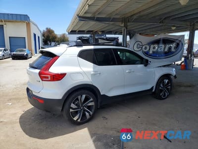 Trzecie zdjęcie samochodu z tyłu: 2025 VOLVO XC40 PLUS VIN:YV4L12UC4S2527196 - miniatura