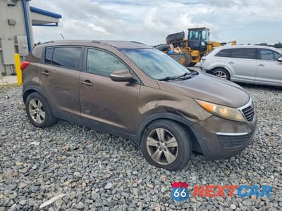 Czwarte zdjęcie samochodu z boku: 2011 KIA SPORTAGE LX VIN:KNDPB3A29B7160009 - miniatura