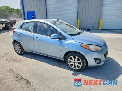 Czwarte zdjęcie samochodu z boku: 2013 MAZDA MAZDA2 VIN:JM1DE1LZ5D0153823 - miniatura