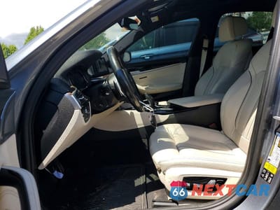 Zdjęcie 7 z 12 samochodu: 2018 BMW M550XI VIN:WBAJB9C5XJB035853 - miniatura