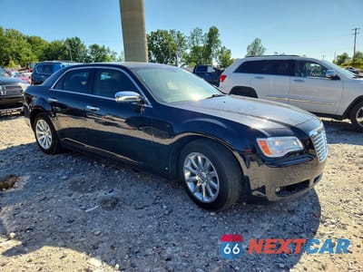 Czwarte zdjęcie samochodu z boku: 2014 CHRYSLER 300C VIN:2C3CCAEG7EH378520 - miniatura