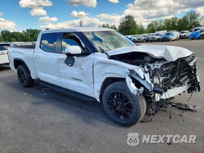 Czwarte zdjęcie samochodu z boku: 2025 TOYOTA TUNDRA CREWMAX SR5 VIN:5TFLA5EC9SX041781 - miniatura