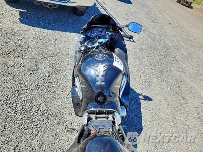 Zdjęcie 6 z 9 samochodu: 2006 SUZUKI GSX1300 R VIN:JS1GW71A462103488 - miniatura