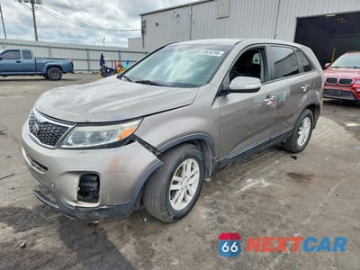 2015 KIA SORENTO LX 5XYKT3A67FG657952 - główne zdjęcie licytacji z USA - miniatura
