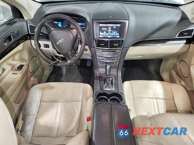 Zdjęcie 8 z 13 samochodu: 2013 LINCOLN MKT VIN:2LMHJ5AT2DBL57058 - miniatura