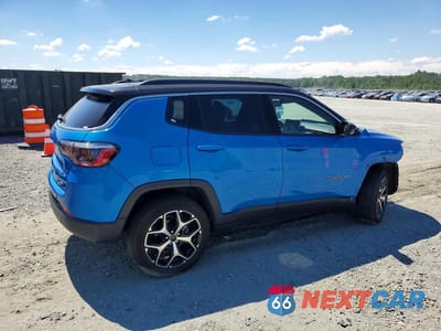 Trzecie zdjęcie samochodu z tyłu: 2025 JEEP COMPASS LIMITED VIN:3C4NJDCNXST561281 - miniatura