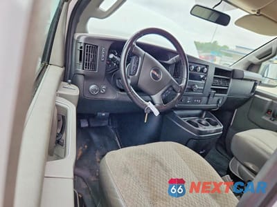 Zdjęcie 8 z 12 samochodu: 2023 GMC SAVANA G2500 VIN:1GTW7BFP1P1171656 - miniatura