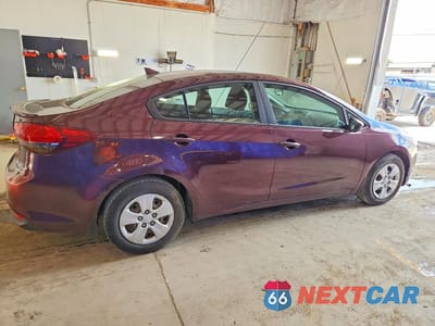 Trzecie zdjęcie samochodu z tyłu: 2017 KIA FORTE VIN:3KPFK4A73HE118070 - miniatura