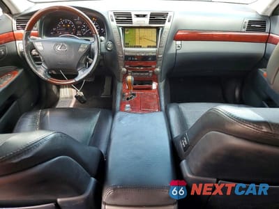 Zdjęcie 8 z 12 samochodu: 2009 LEXUS LS 460 VIN:JTHBL46FX95086497 - miniatura