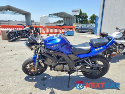 Trzecie zdjęcie samochodu z tyłu: 2005 SUZUKI SV650 VIN:JS1VP53A252105325 - miniatura