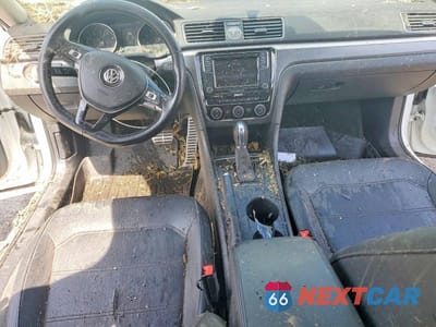 Zdjęcie 8 z 12 samochodu: 2017 VOLKSWAGEN PASSAT R-LINE VIN:1VWDT7A36HC004863 - miniatura