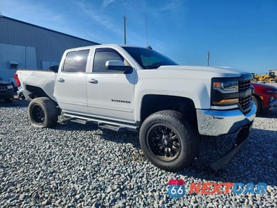 Czwarte zdjęcie samochodu z boku: 2018 CHEVROLET SILVERADO K1500 LT VIN:1GCUKREC0JF152085 - miniatura