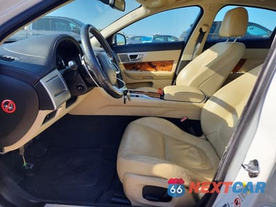 Zdjęcie 7 z 12 samochodu: 2015 JAGUAR XF 2.0T PREMIUM VIN:SAJWA0FS2FPU68426 - miniatura