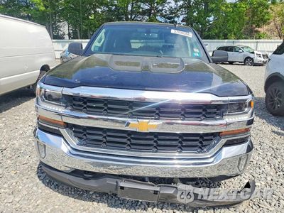 Piąte zdjęcie samochodu w środku: 2018 CHEVROLET SILVERADO K1500 LT VIN:1GCVKREC1JZ377909 - miniatura
